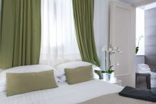 Rent by room in Rome -  Fontana Bedroom (NO apartment)