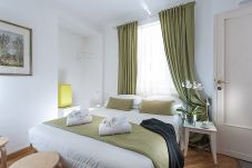 Rent by room in Rome -  Fontana Bedroom (NO apartment)