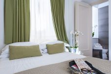 Rent by room in Rome -  Fontana Bedroom (NO apartment)