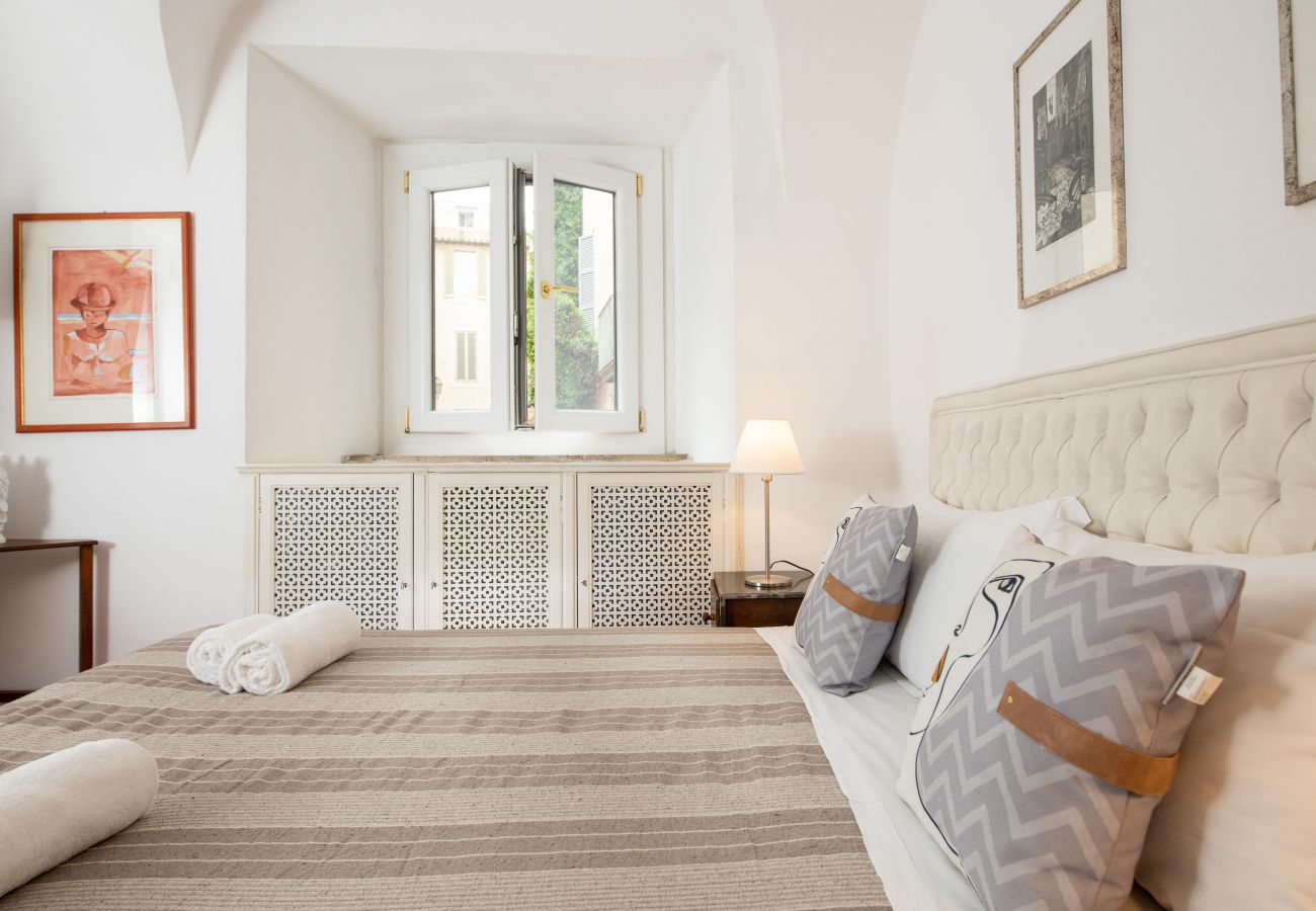 Apartment in Rome - Aurora in Pantheon apartment