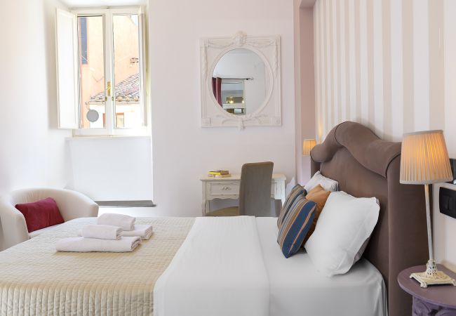 Apartment in Rome - Bernini al Borgo - St. Peter / Vatican Apartment in Rome - Bernini al Borgo - St. Peter / Vatican